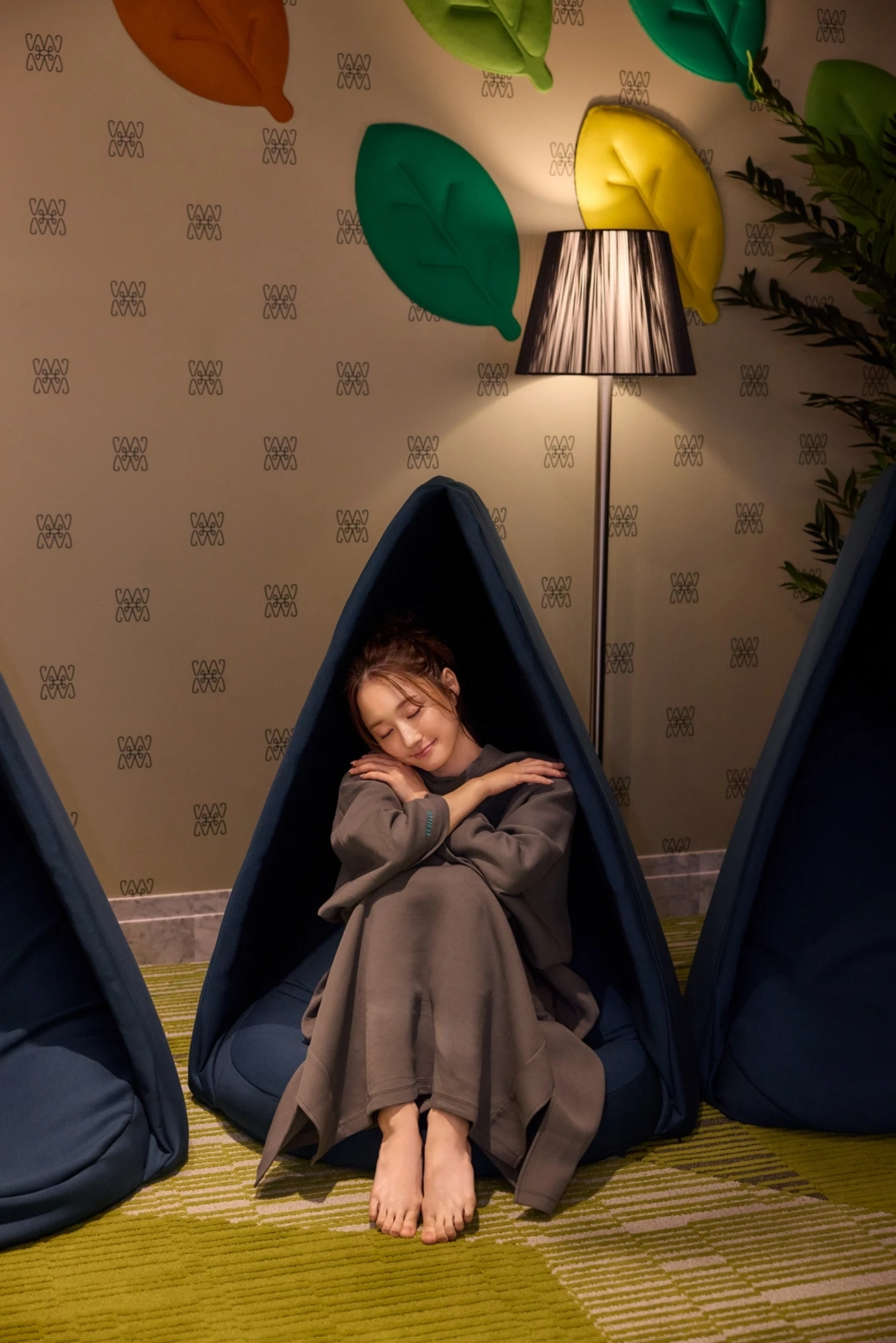 鈴木友菜　サウナでととのったあとは、リラックススペースへ。