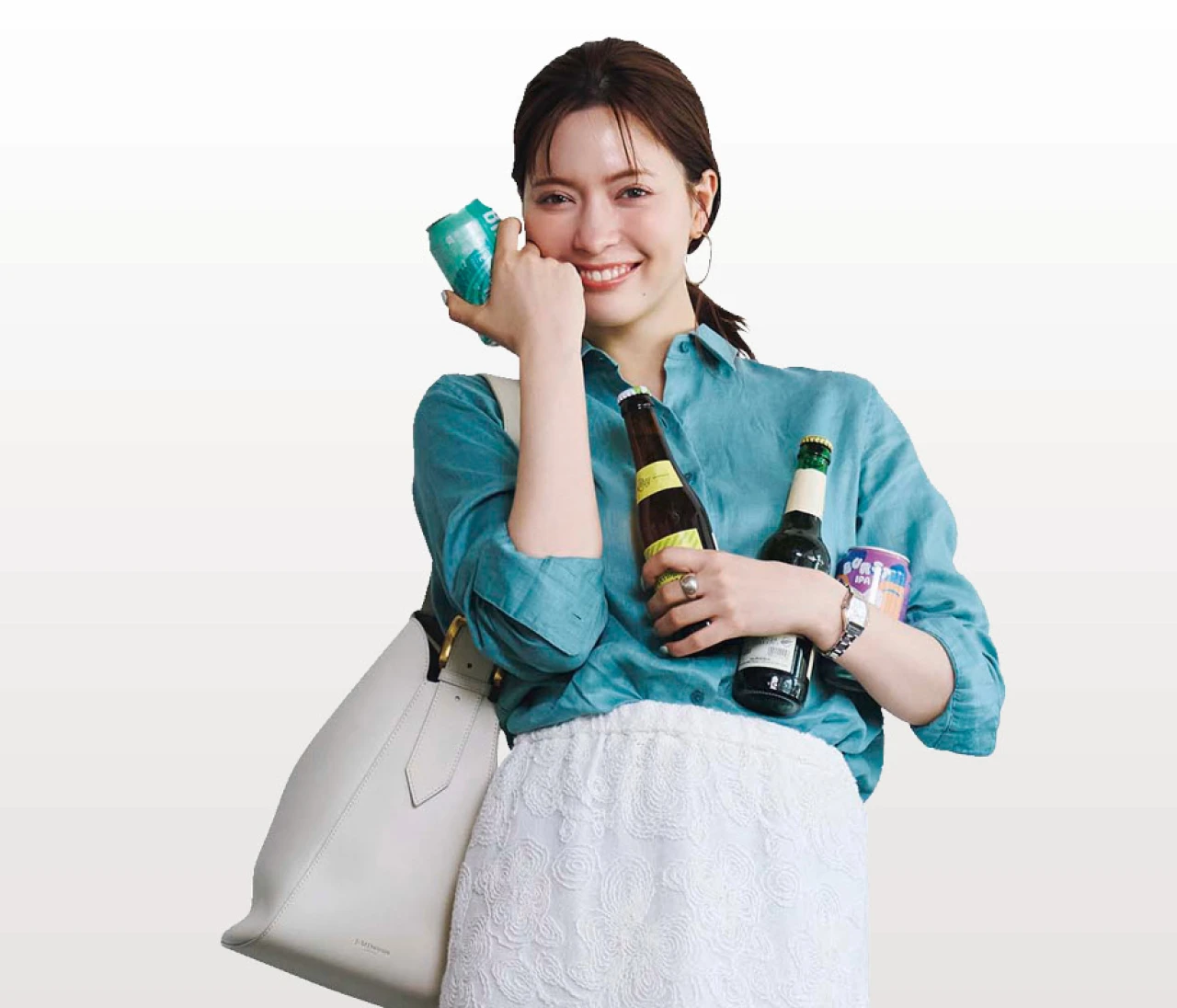 【シャツコーデ】グリーン×ホワイト、爽やか配色で涼しげに【BAILA今日のコーデ】