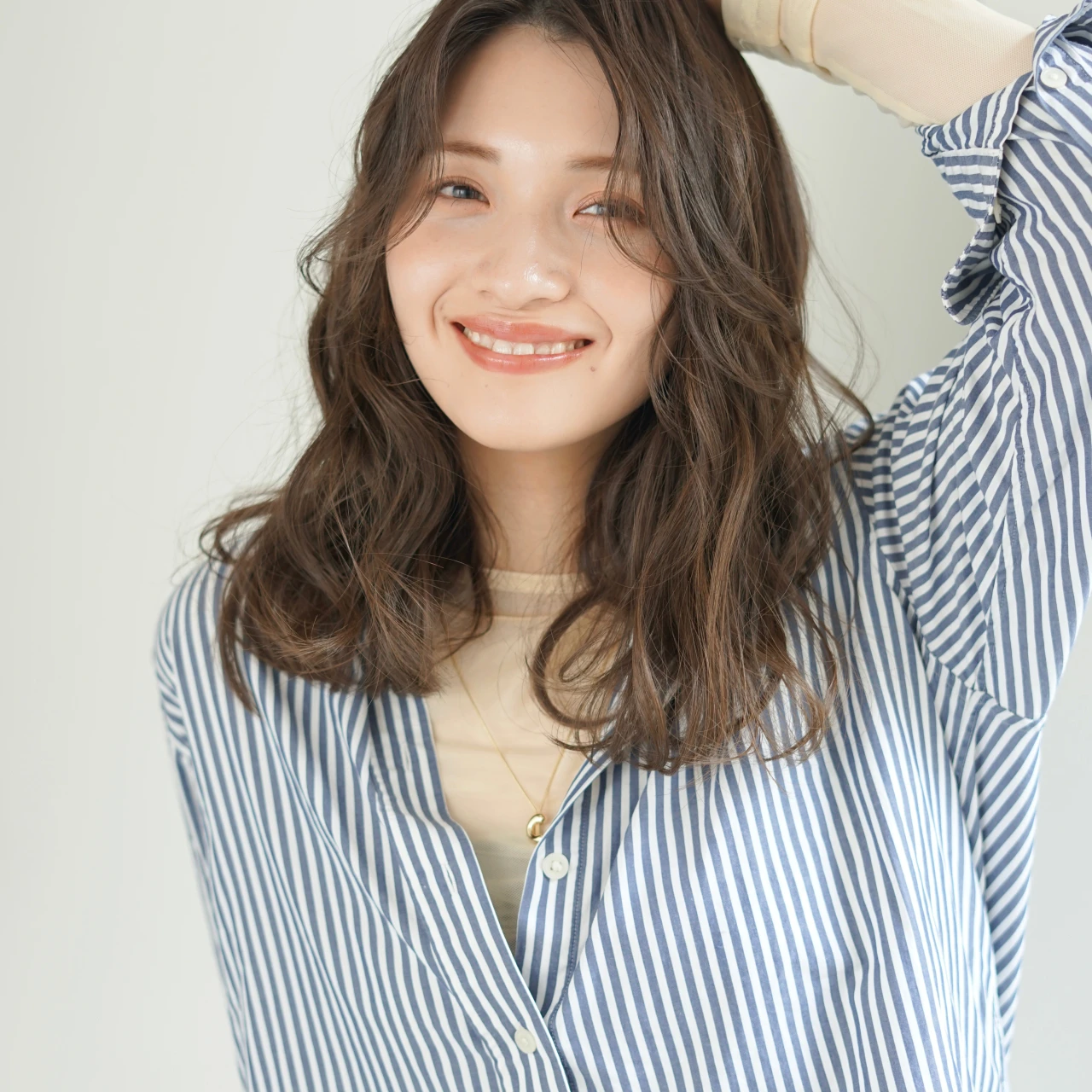 【ミディアム・30代～40代大人の髪型】夏のトレンドへア！フラッフィーパーマミディ