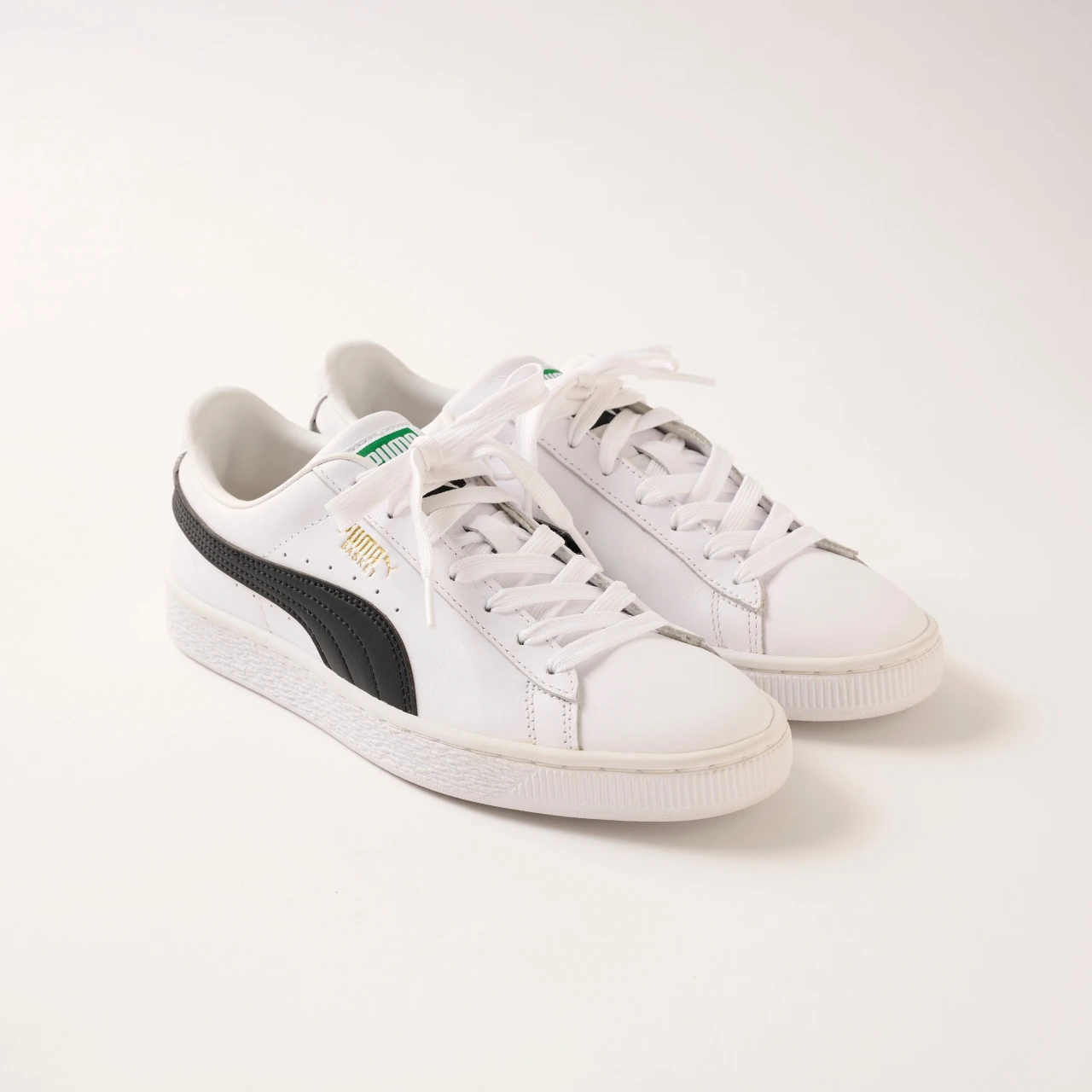 【プーマ】バスケット クラシックは使いやすさNo.1!白レザースニーカーは安定感も抜群【きれいめ派の通勤・休日スニーカー】