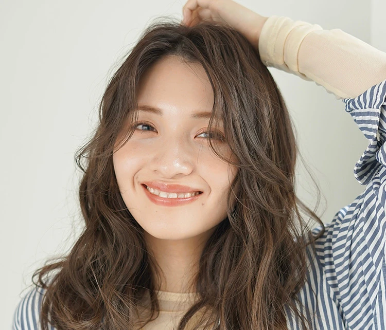 【ミディアム・30代～40代大人の髪型】夏のトレンドへア！フラッフィーパーマミディ