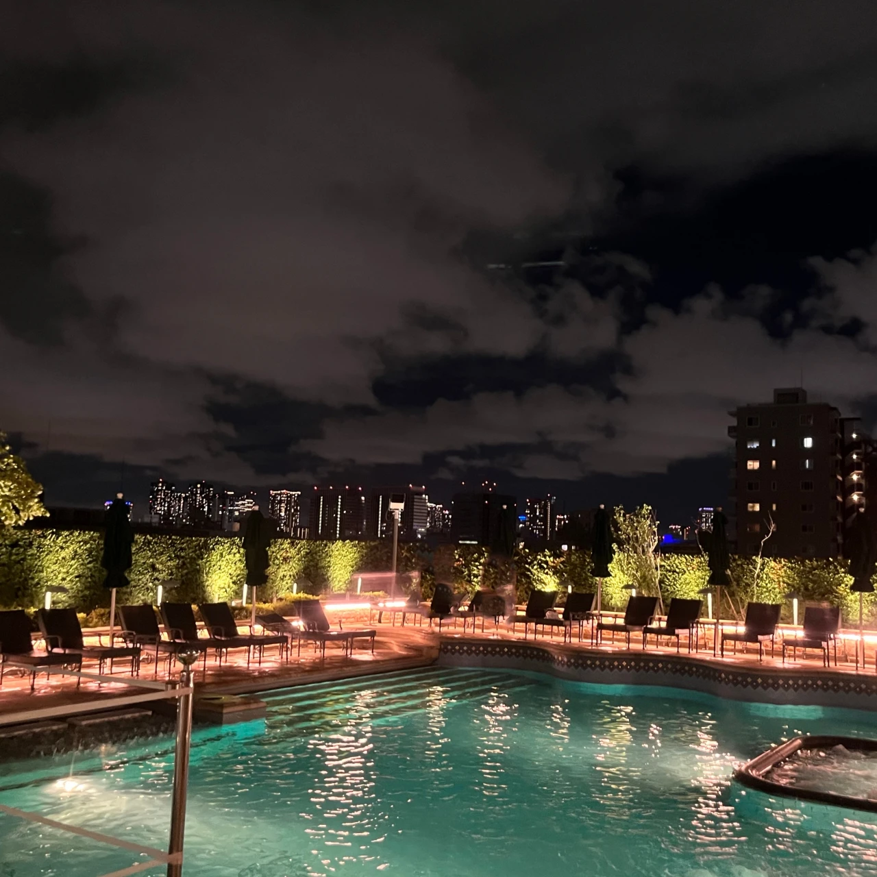 ホテルイースト21のスイーツ&ナイトプールで夏を締め括る!