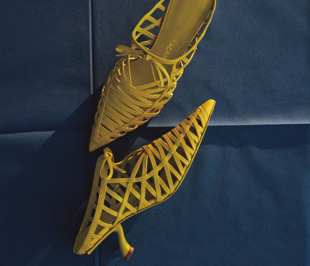 フェラガモの新作シューズ“Kimo”サンダル」登場！ 今季のイチオシサンダル【BAILA BUZZ vol.37】