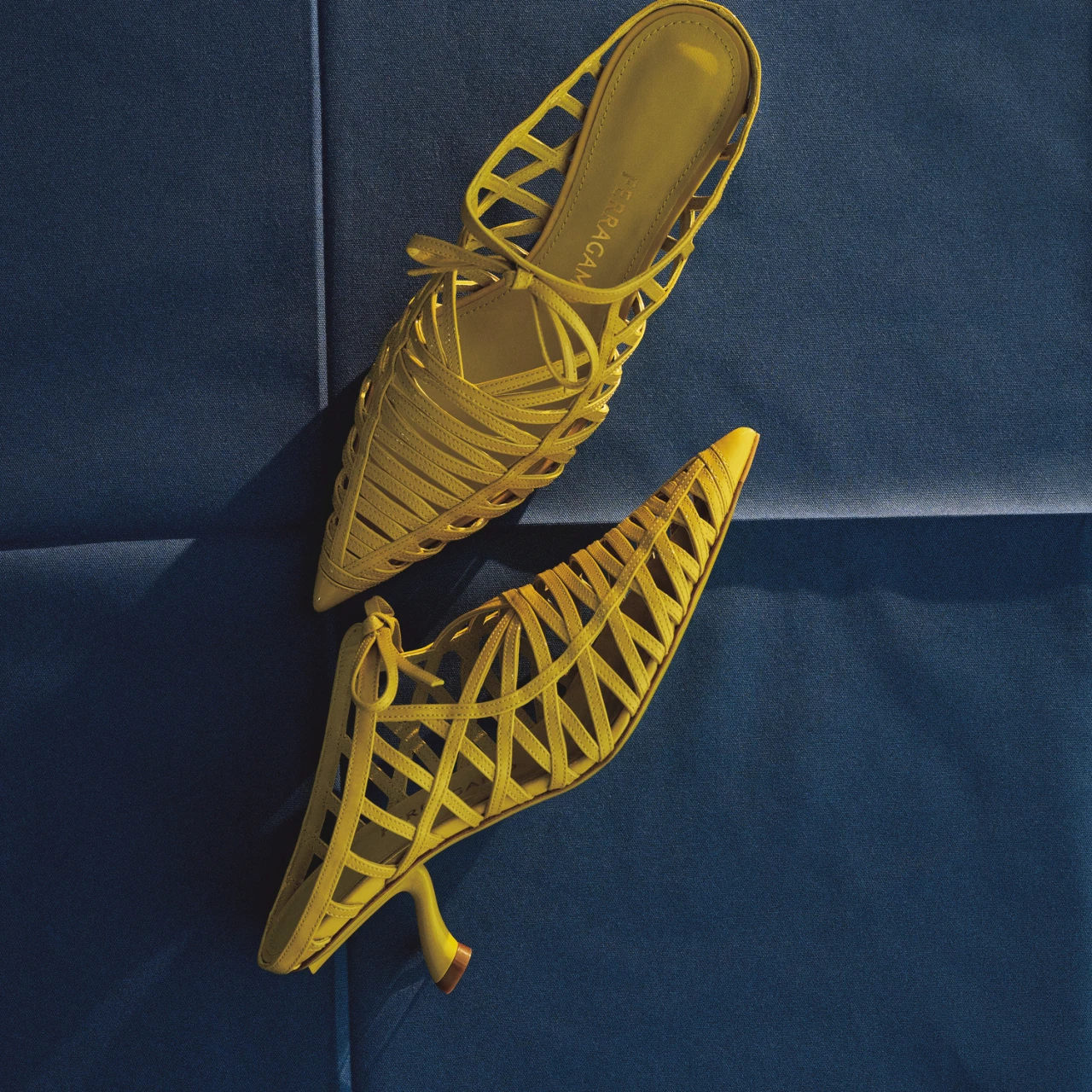 フェラガモの新作シューズ“Kimo”サンダル」登場！ 今季のイチオシサンダル【BAILA BUZZ vol.37】