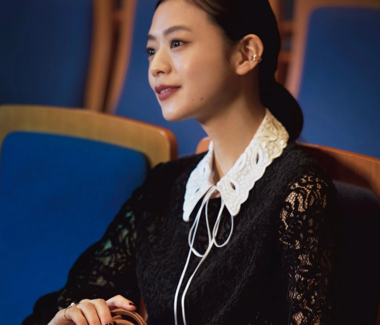 【名品バッグコーデ】歴史を紡いで再構築されたセリーヌのバッグを着こなしの仕上げに【BAILA今日のコーデ】