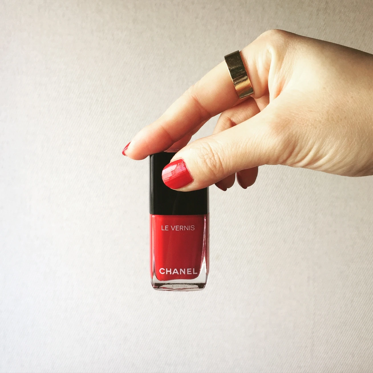 【日曜夜のネイル時間】なにかある日の、シャネルの赤ネイル