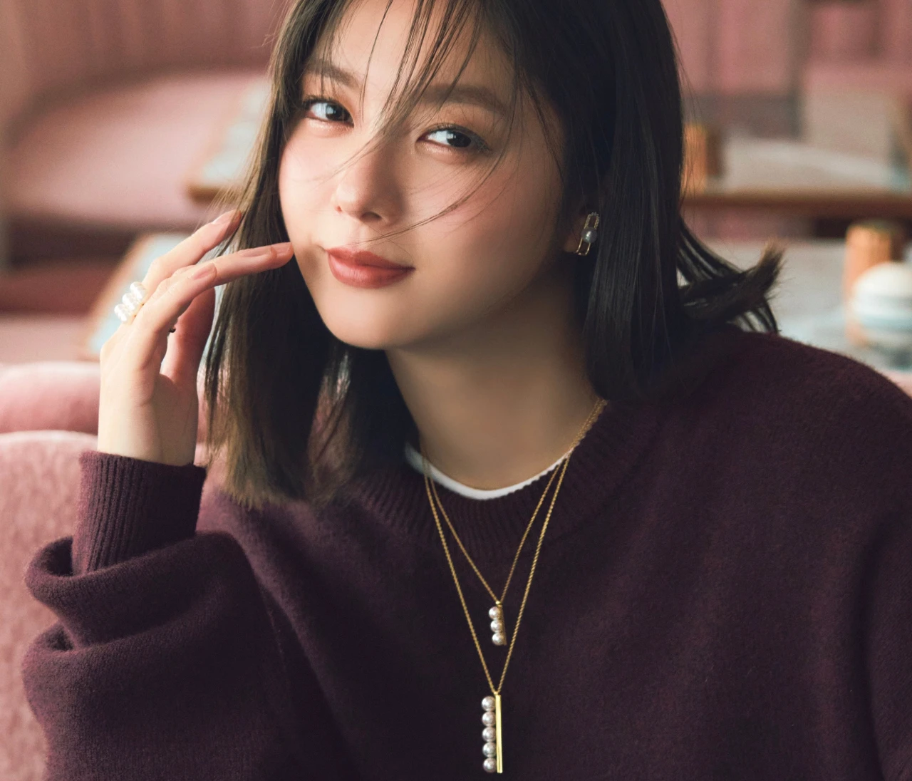 【憧れジュエリーコーデ】品のよさと個性を欲張れるモダンなパールジュエリーを主役に【BAILA今日のコーデ】