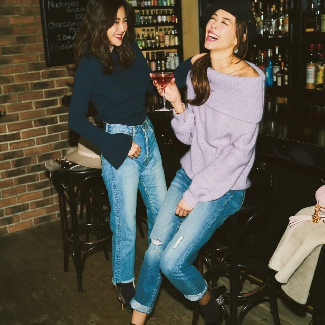 小顔もモテも両方叶う♡【肌見せニット】で恋を勝ち獲れ!