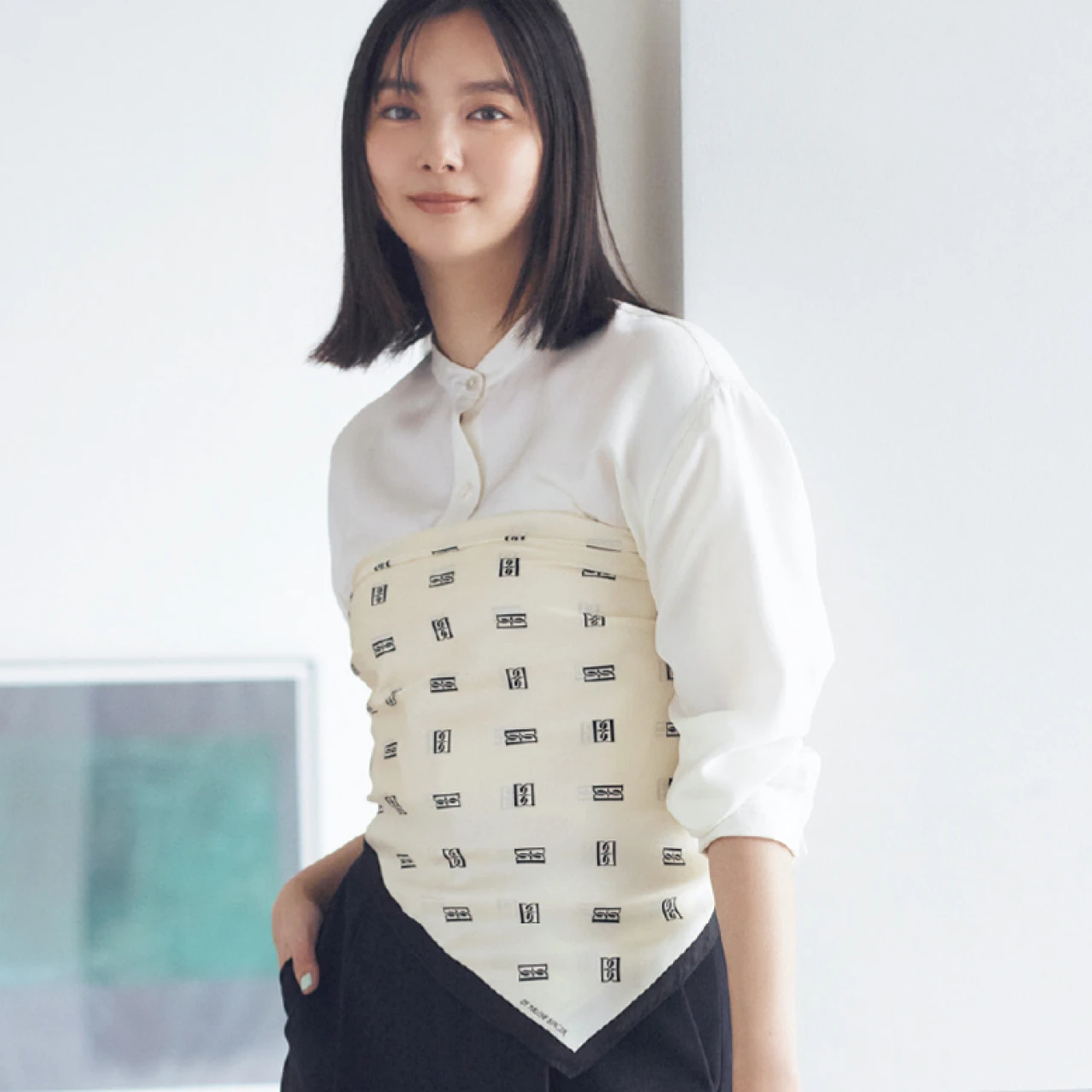 スカーフの「ビスチェ巻き」で着慣れたトップスがあか抜け!【「スカーフ上手」になりたい!】