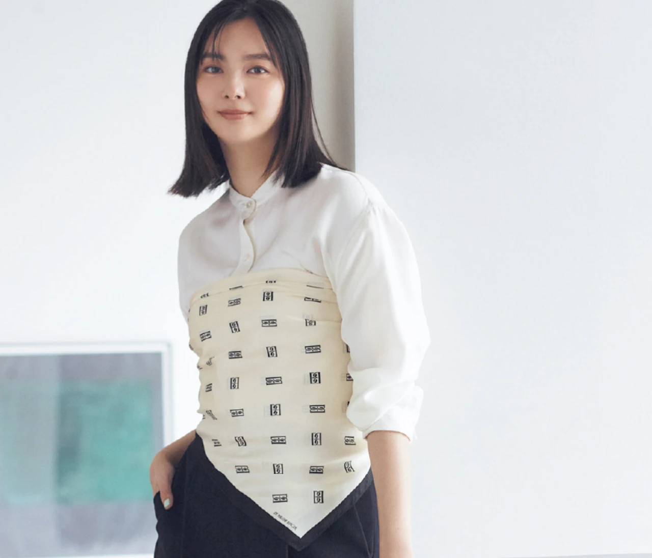 スカーフの「ビスチェ巻き」で着慣れたトップスがあか抜け！【「スカーフ上手」になりたい！】