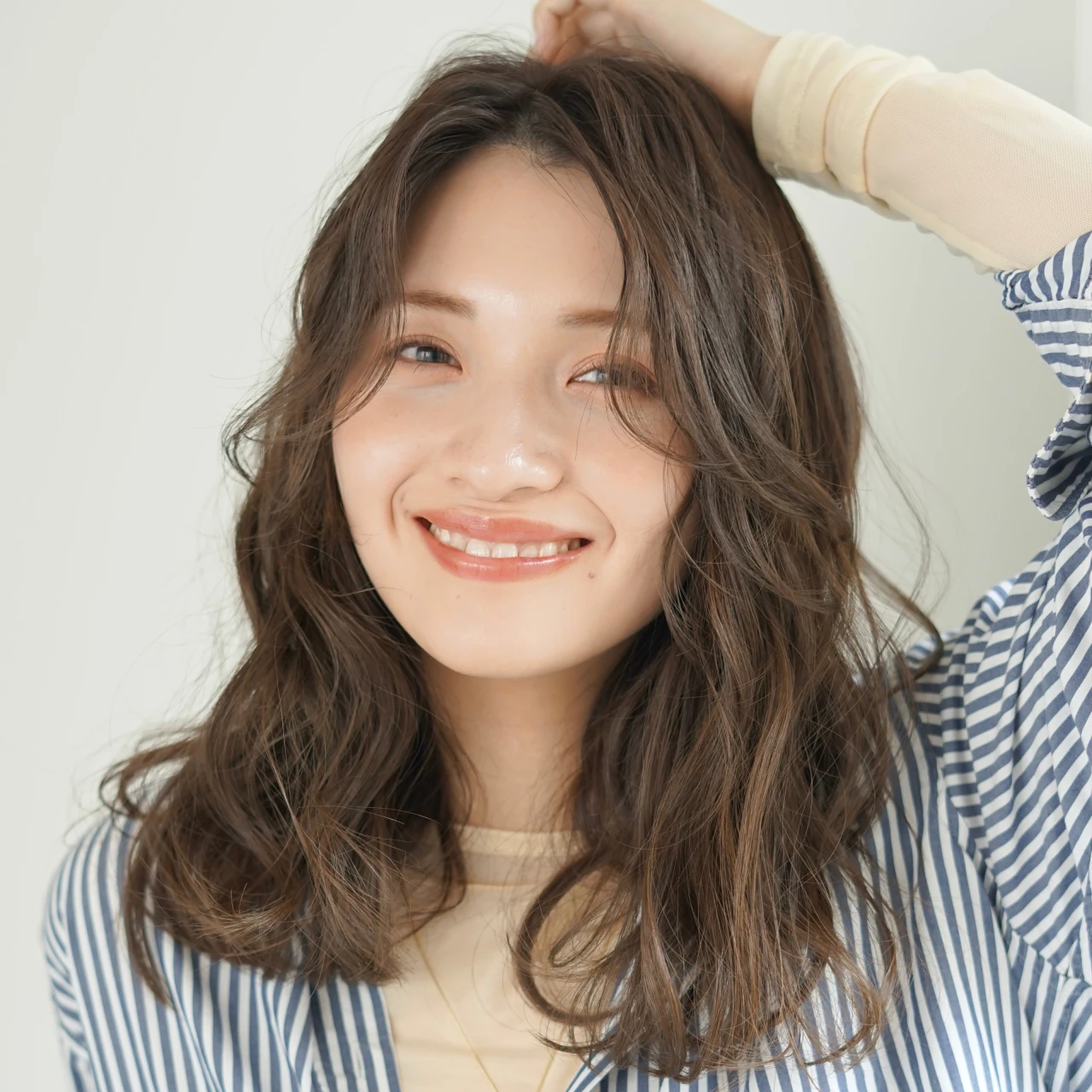 【ミディアム・30代～40代大人の髪型】夏のトレンドへア！フラッフィーパーマミディ