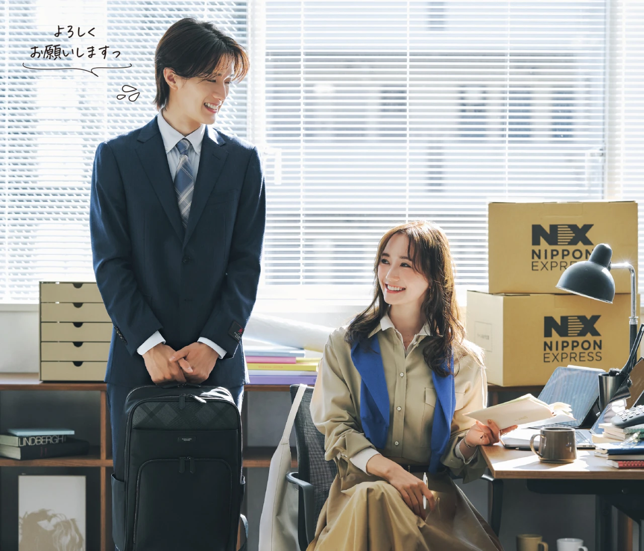 【可愛げシャツ着回し14Days】山中柔太朗さんが新人役で登場！ 3枚のシャツで春の通勤コーデを攻略