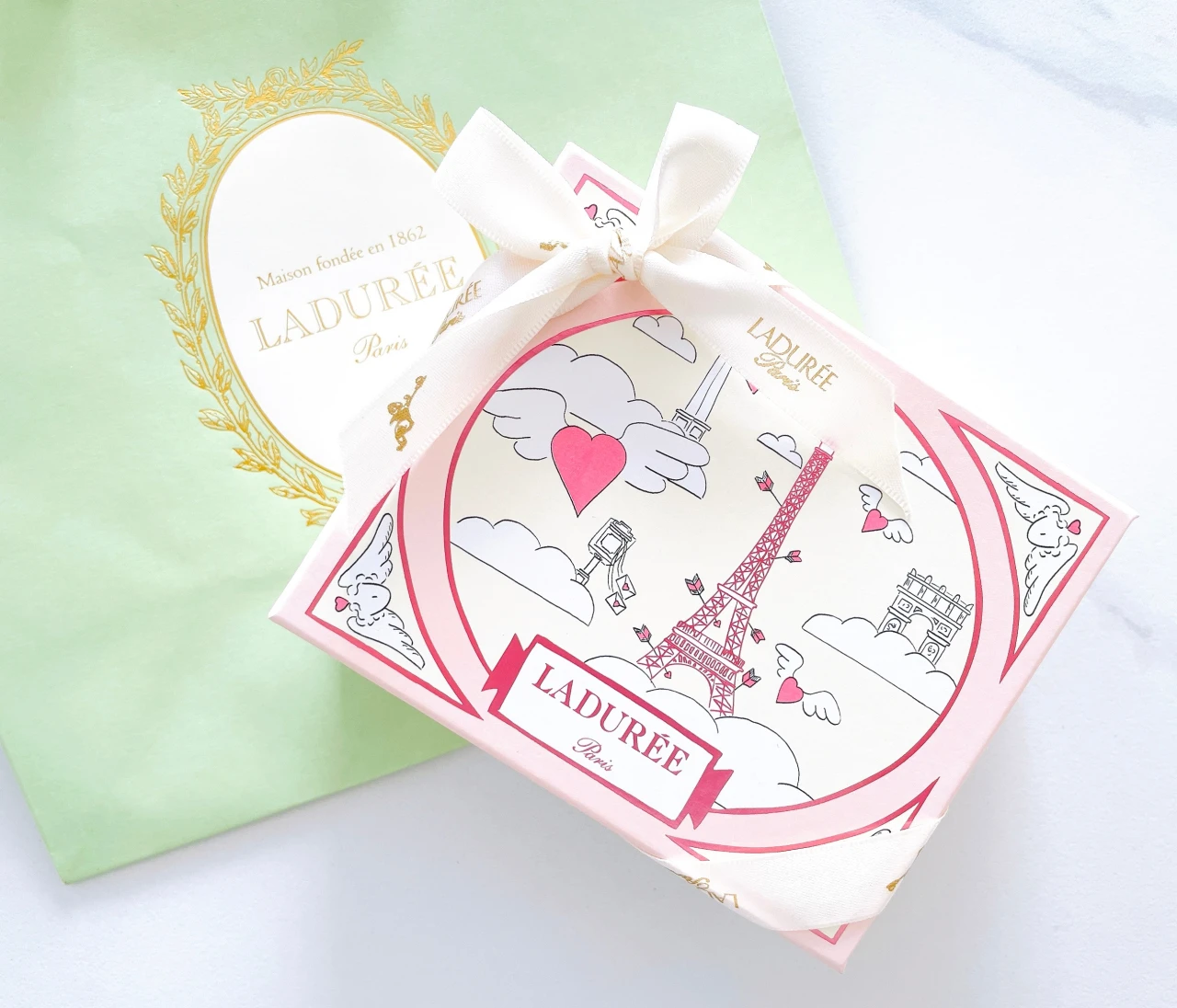 【バレンタイン2026】ラデュレのバレンタイン限定デザインがかわいすぎる！女友達へのギフトや自分へのご褒美にも！