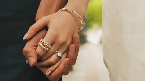 最高にハッピーな瞬間をともに。憧れブランドのエンゲージ&マリッジリング39選