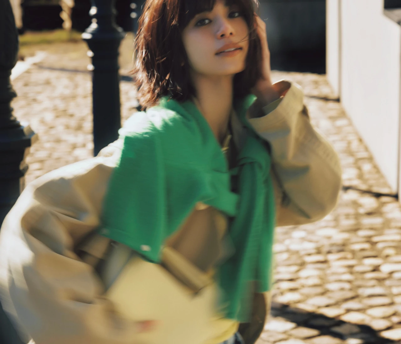 【トレンチ×デニムコーデ】春色を味方につけて王道コンビを可憐に刷新【BAILA今日のコーデ】