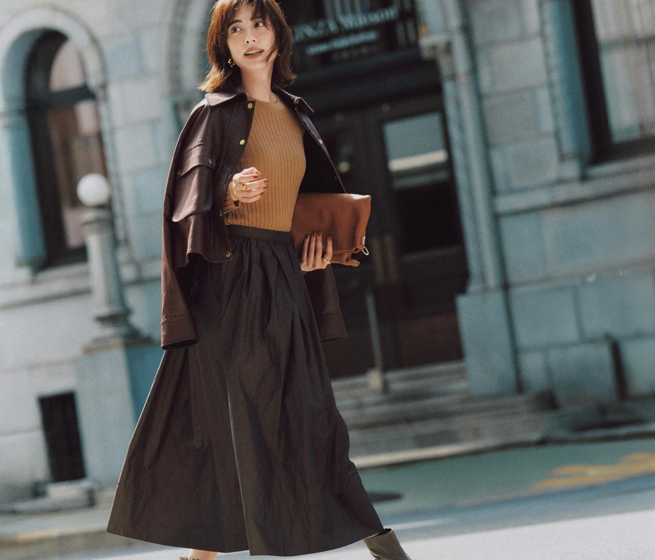 【ブラウンコーデ】色幅の広いブラウンがかなえる、洒落見えワントーン【BAILA今日のコーデ】