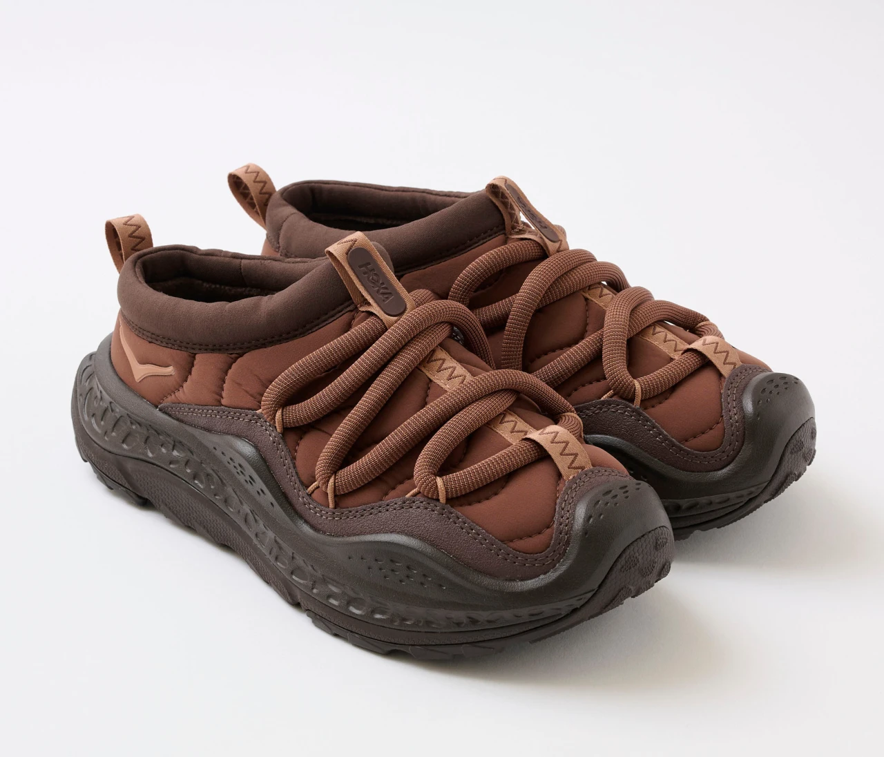 【HOKA】「オラ プリモ」はおしゃれすぎるリカバリーシューズ！スニーカーの選び方も【きれいめ派の通勤・休日スニーカー】