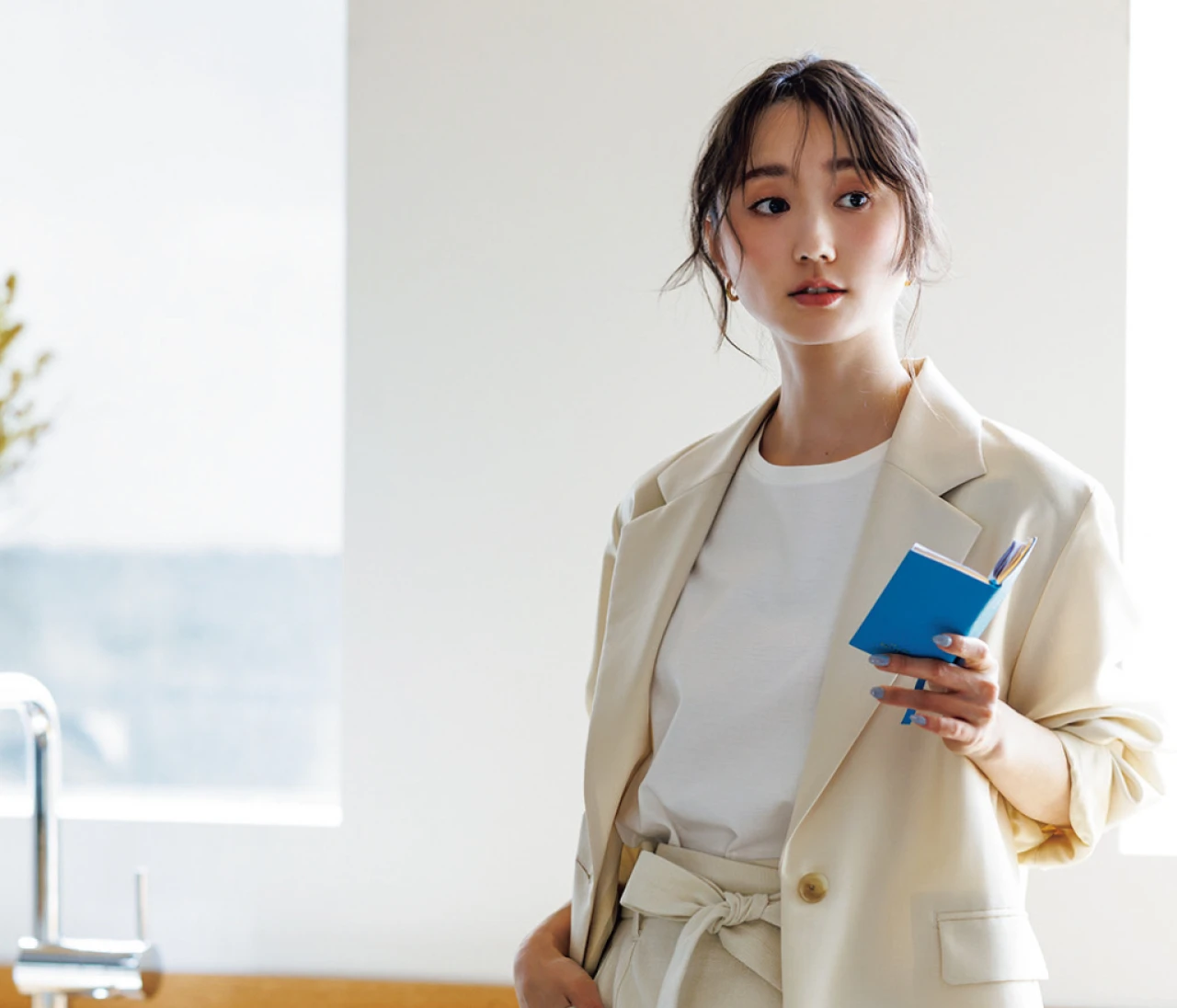 【洒落見えオフィス服着回し】忙しい日も余裕を感じさせる！上品フェミニンな初夏のコーデ