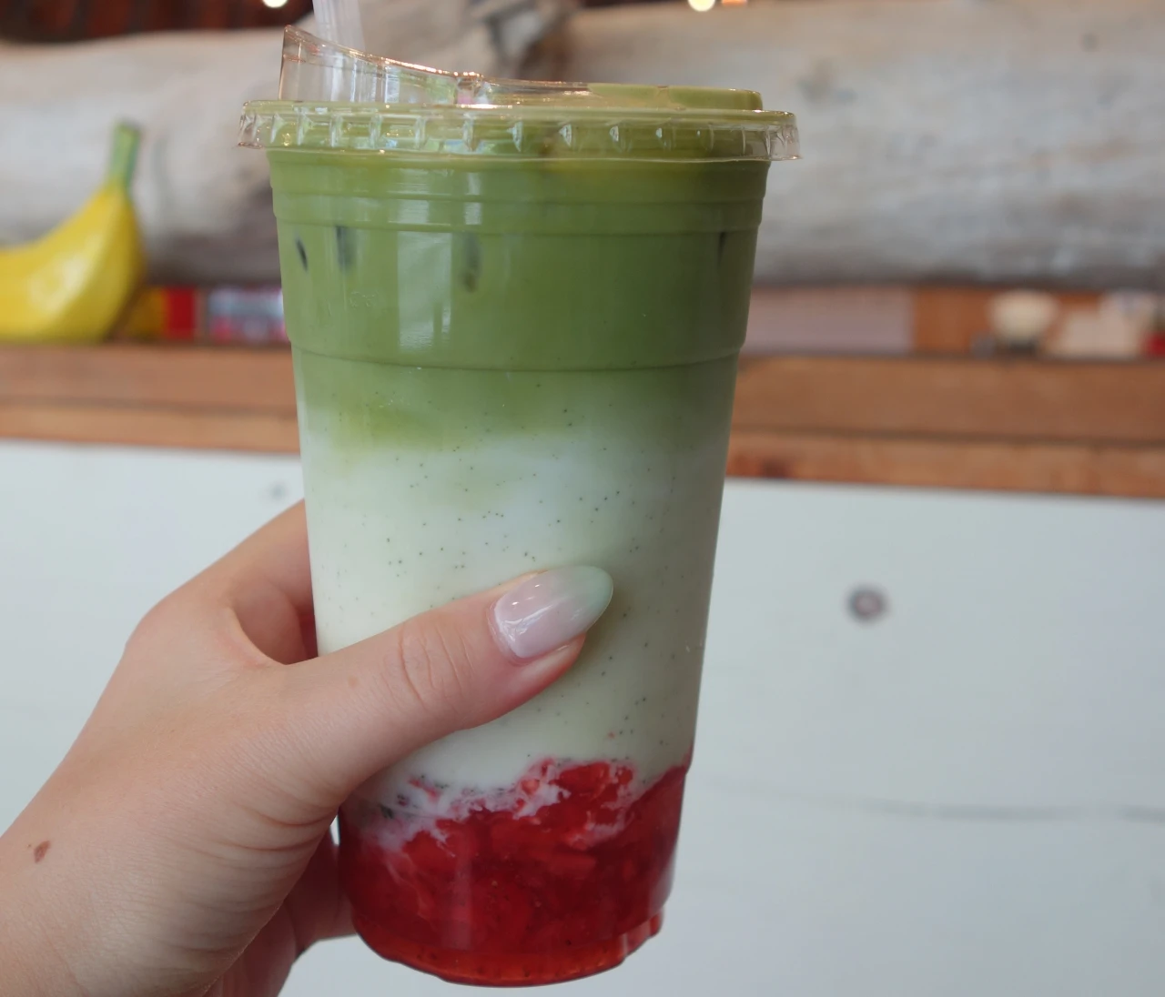 【今月のネイル】海外でトレンドの『ストロベリー抹茶ラテ』ネイルが旬!