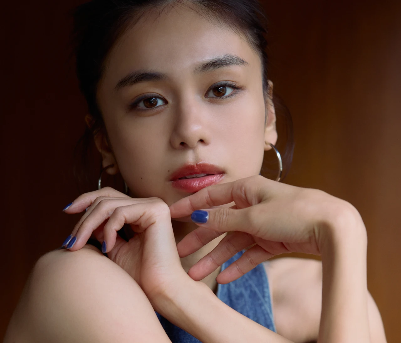 【佐藤晴美】『RMK』の秋色リップで作る、カジュアルモダンルック