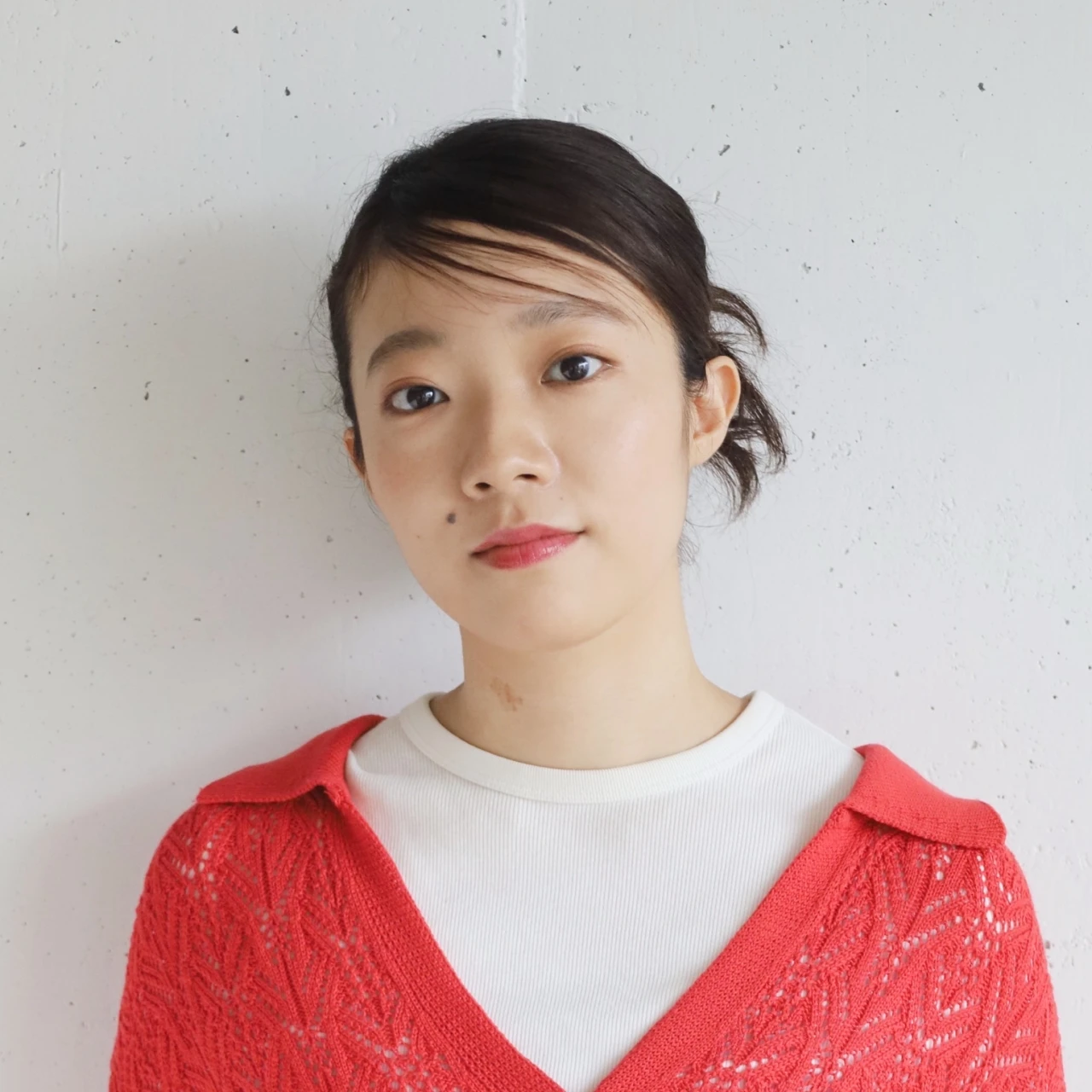 【2026年夏の湿気で髪が広がりにくいヘアアレンジ】ツイストシニヨン