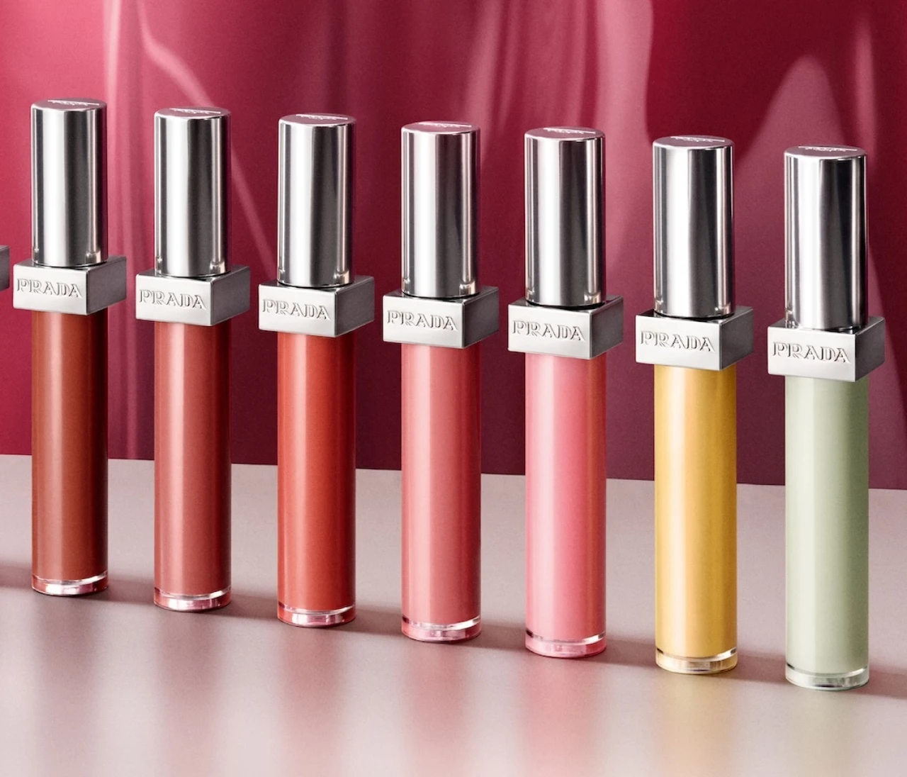 【プラダ ビューティ】 色・うるおい・輝きを1本で