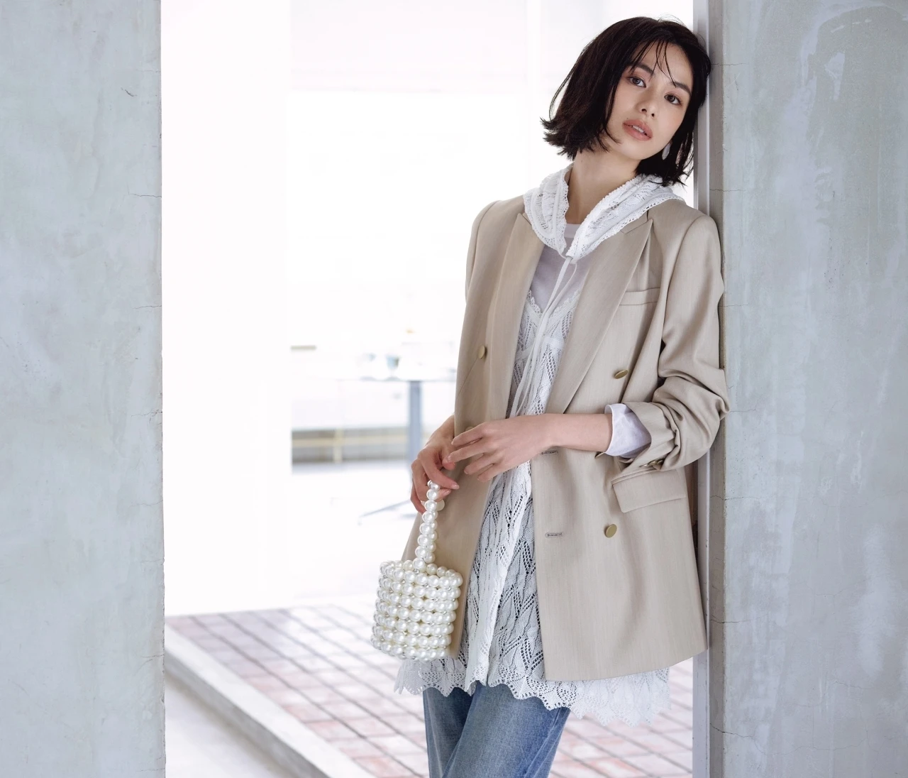 【ジャケットコーデ】レースを合わせ大人の可愛げをトッピング【BAILA今日のコーデ】