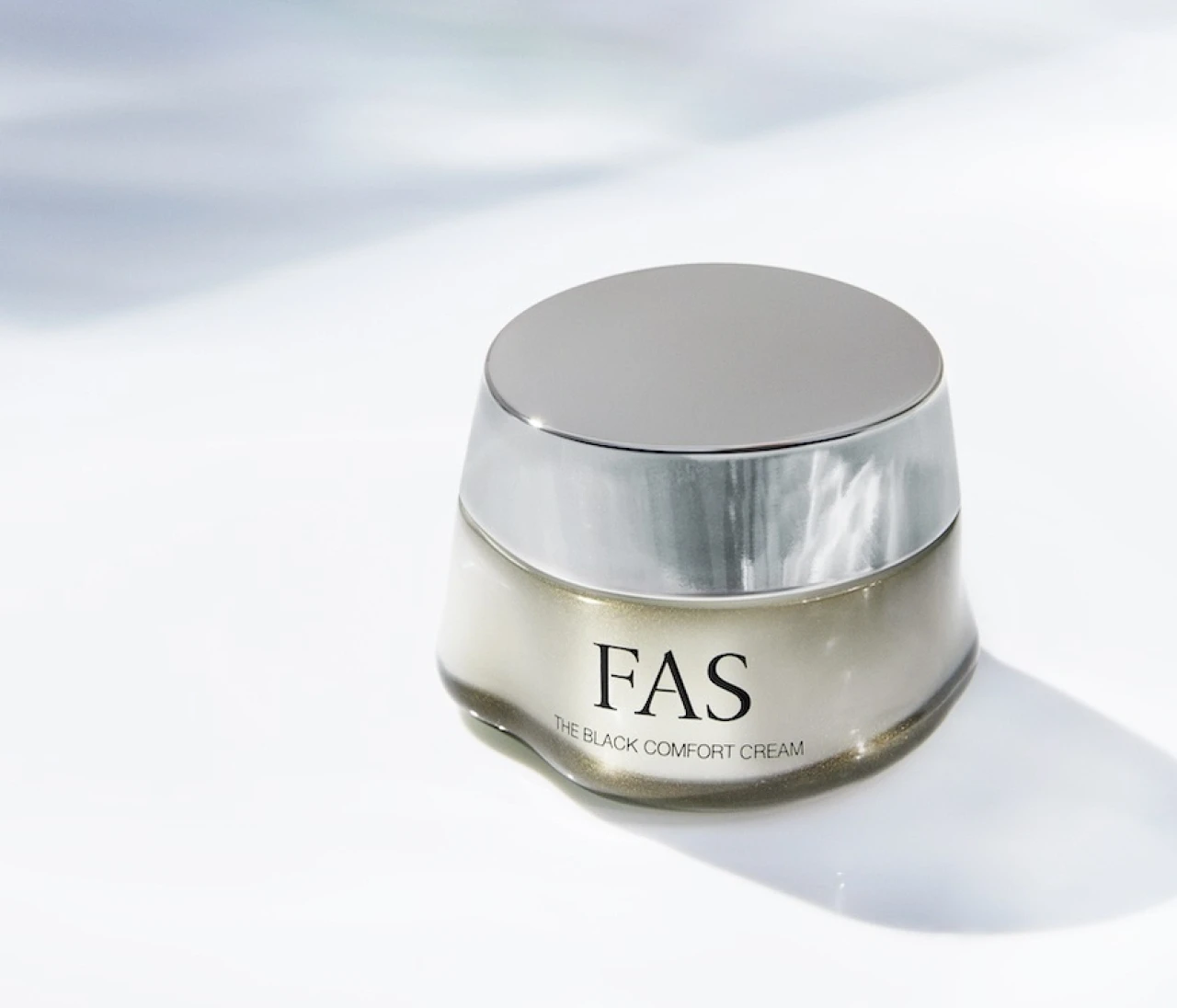 【FAS】限定クリームが、酷暑を乗り切る相棒に！ 夏の肌は“守る”から“闘う”へ