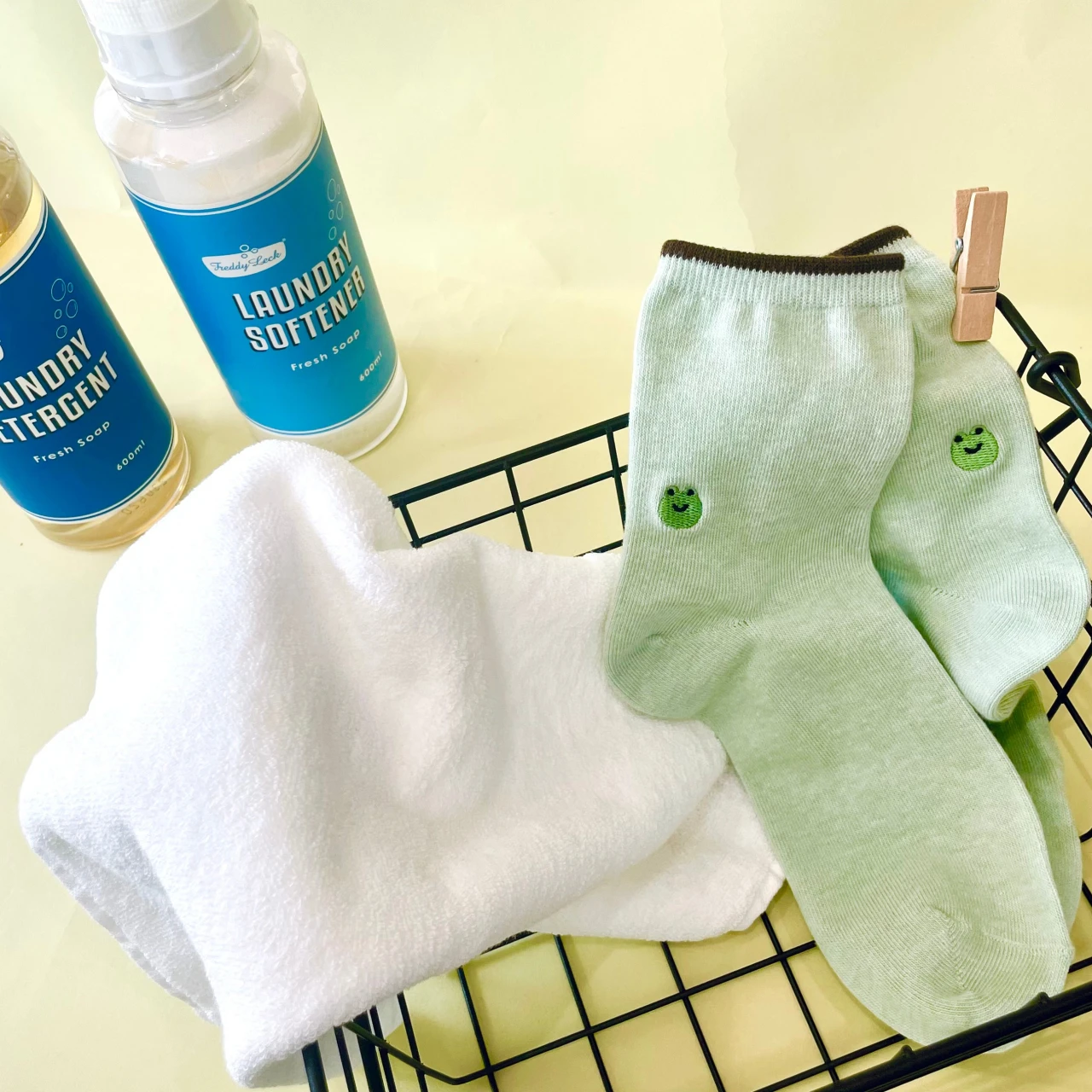 【ワンコインで買える！】梅雨の足元にちょっとした遊び心を。靴下屋のカエルソックスが可愛い！