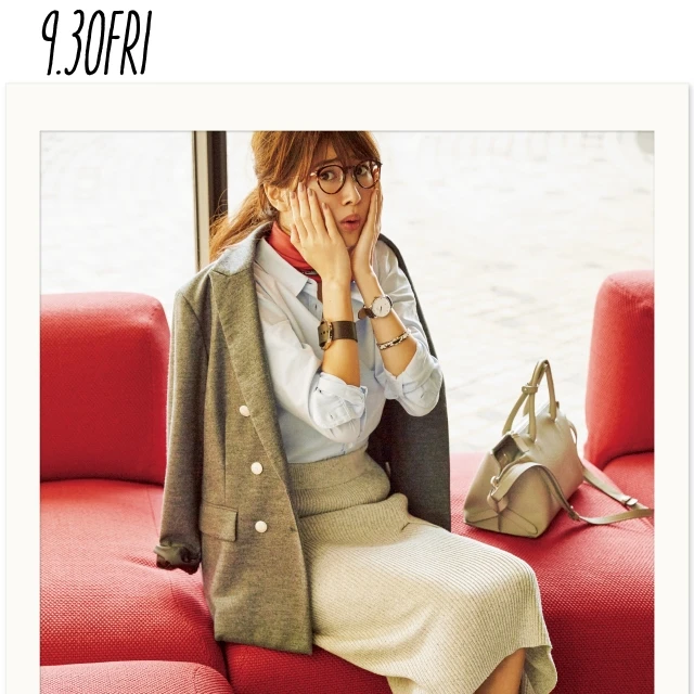 定番の通勤スタイルは、秋色スカーフ＆靴のサンドイッチで可愛げを！