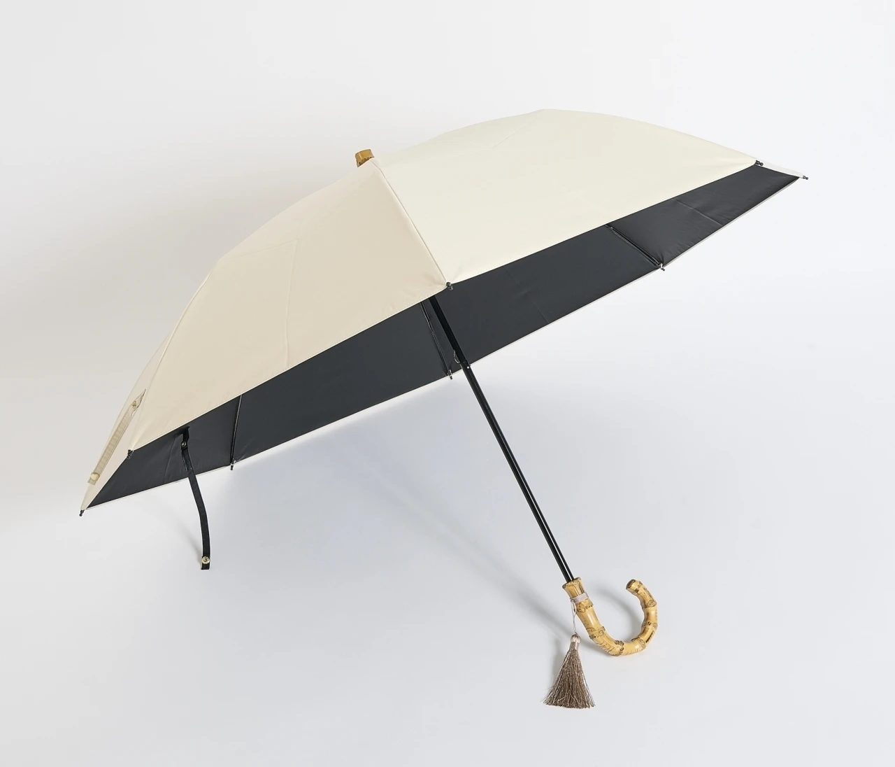 【UVO（ウーボ）】2026新作日傘「2段折 55cm 無地タッセル」をレビュー！UVカット率・遮光率は？持ち運びのしやすさもチェック