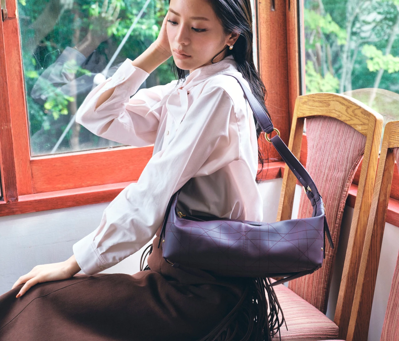 【DIOR(ディオール)】貴島明日香が選ぶ“一生もの”ミニバッグ。上品さが際立つ【おすすめハイブランドバッグ＆小物7選】