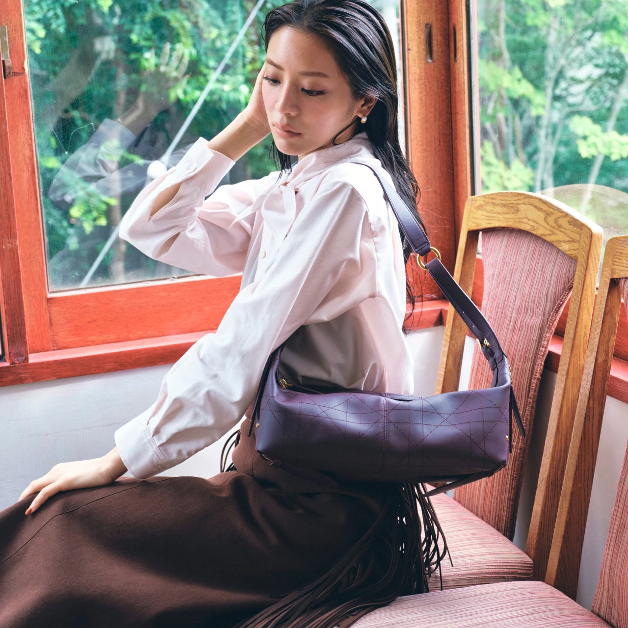 【DIOR(ディオール)】貴島明日香が選ぶ“一生もの”ミニバッグ。上品さが際立つ【おすすめハイブランドバッグ&小物7選】