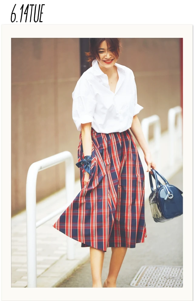 「雨のち晴れ」でも快適♡ 梅雨の名品スカート×白シャツがとびきりおしゃれ!
