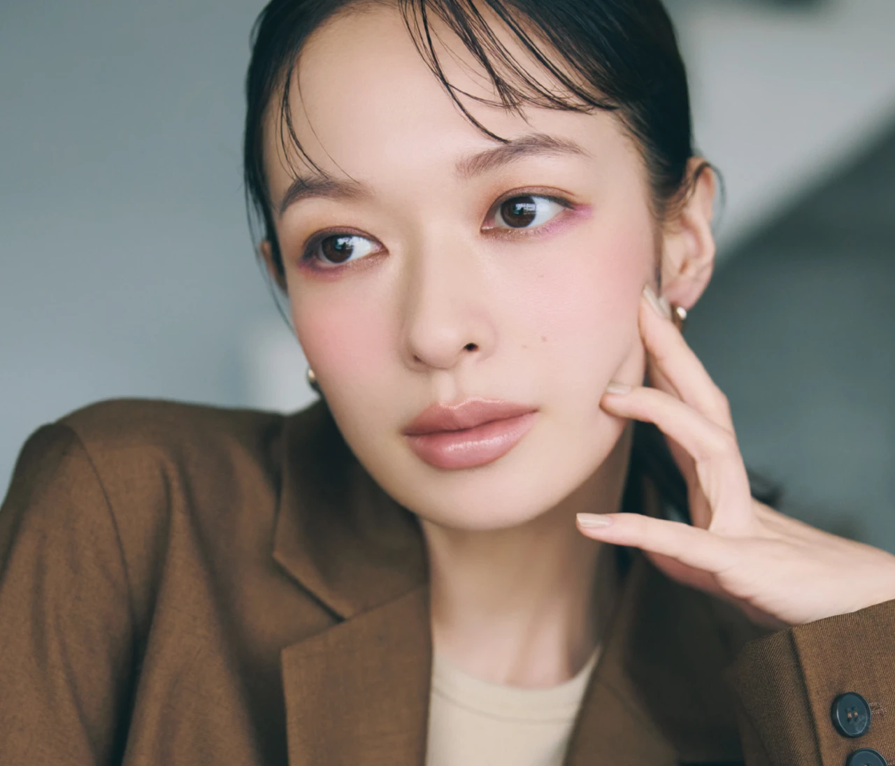 年齢による面長印象を払拭!今日から始めるONの日のリフトアップチーク