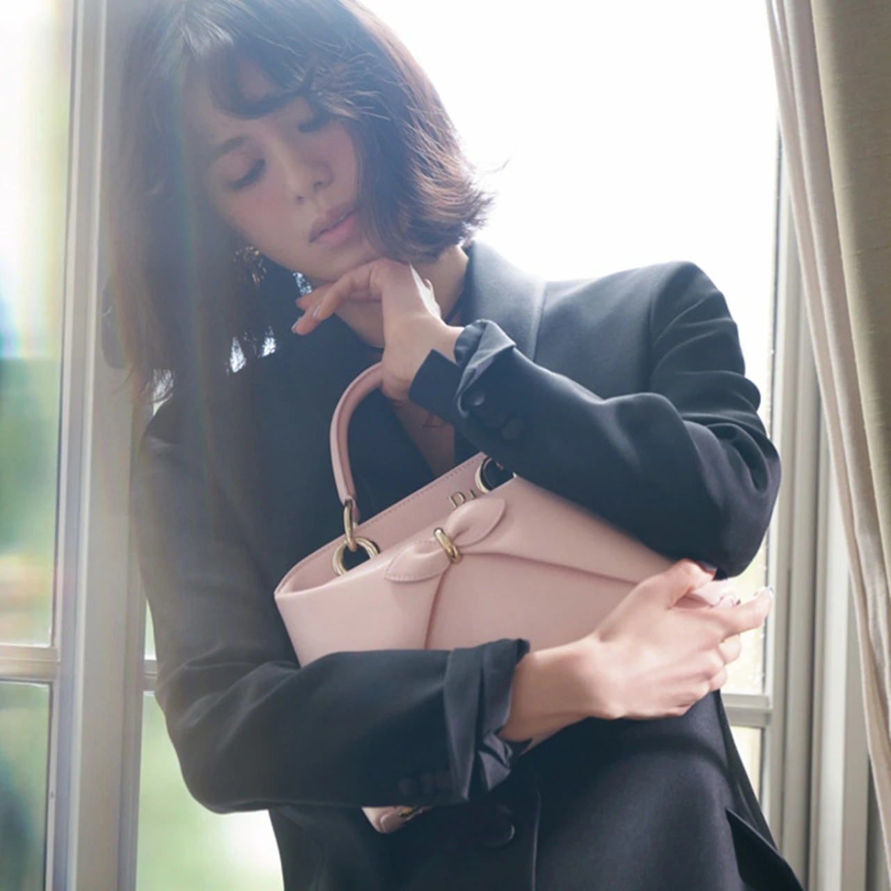佐藤晴美がときめきを託す、ジョナサン・アンダーソンを迎えた新生「ディオール」のリボンや花柄アイテム