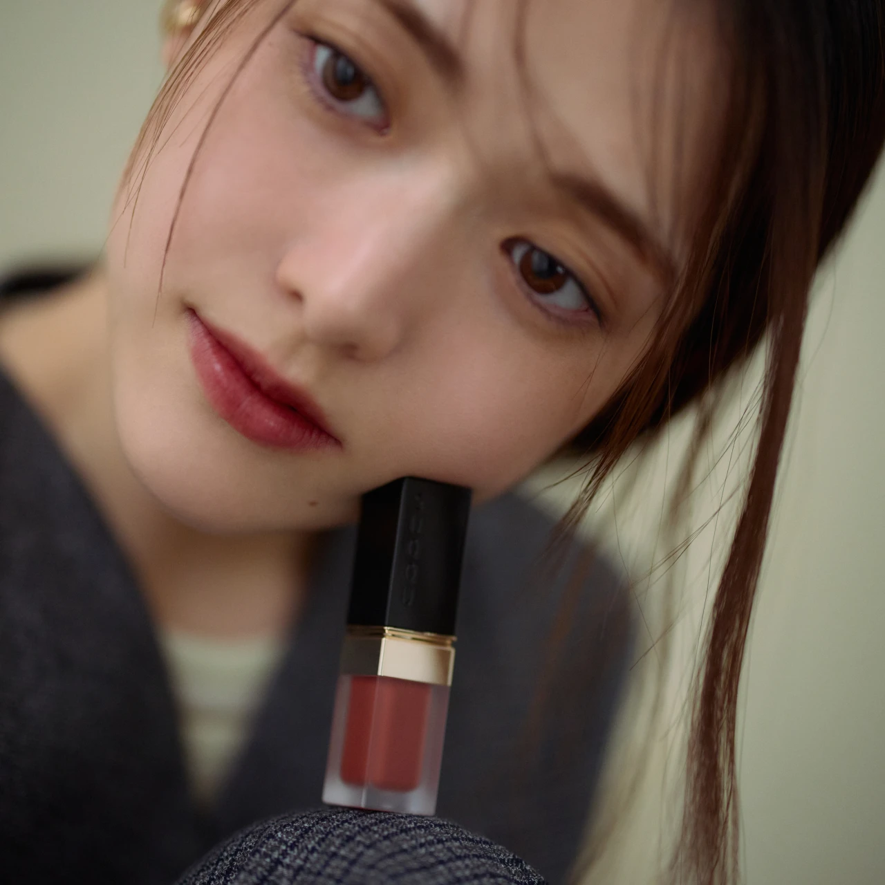 【松村沙友理】『SUQQU』の秋色リップで、ヌーディルックが品よく華やぐ！