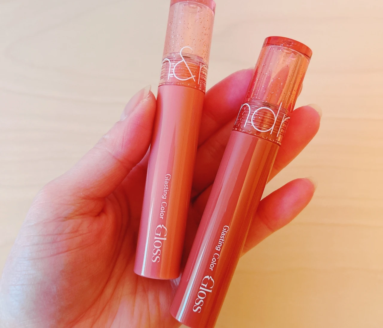 【26年春はツヤツヤうるうるリップでときめきたい!】初めて試したrom&ndの「グラスティングカラーグロス」がかわいい♡