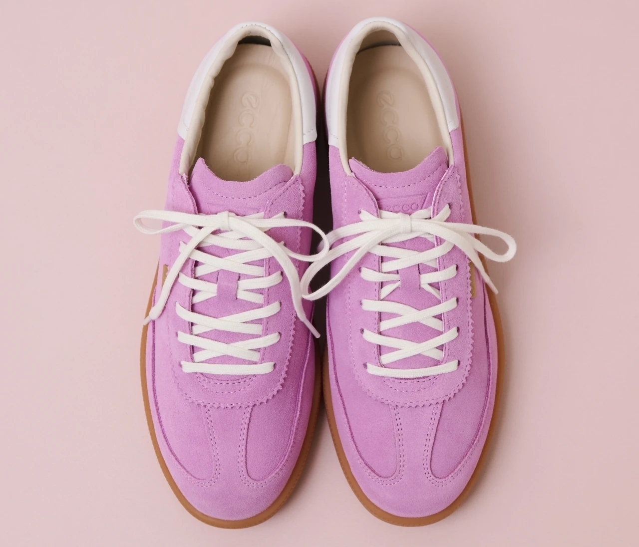 【ECCO】ピンクのスニーカーは大人にこそ似合う上品さが大事！【きれいめ派の通勤・休日スニーカー】