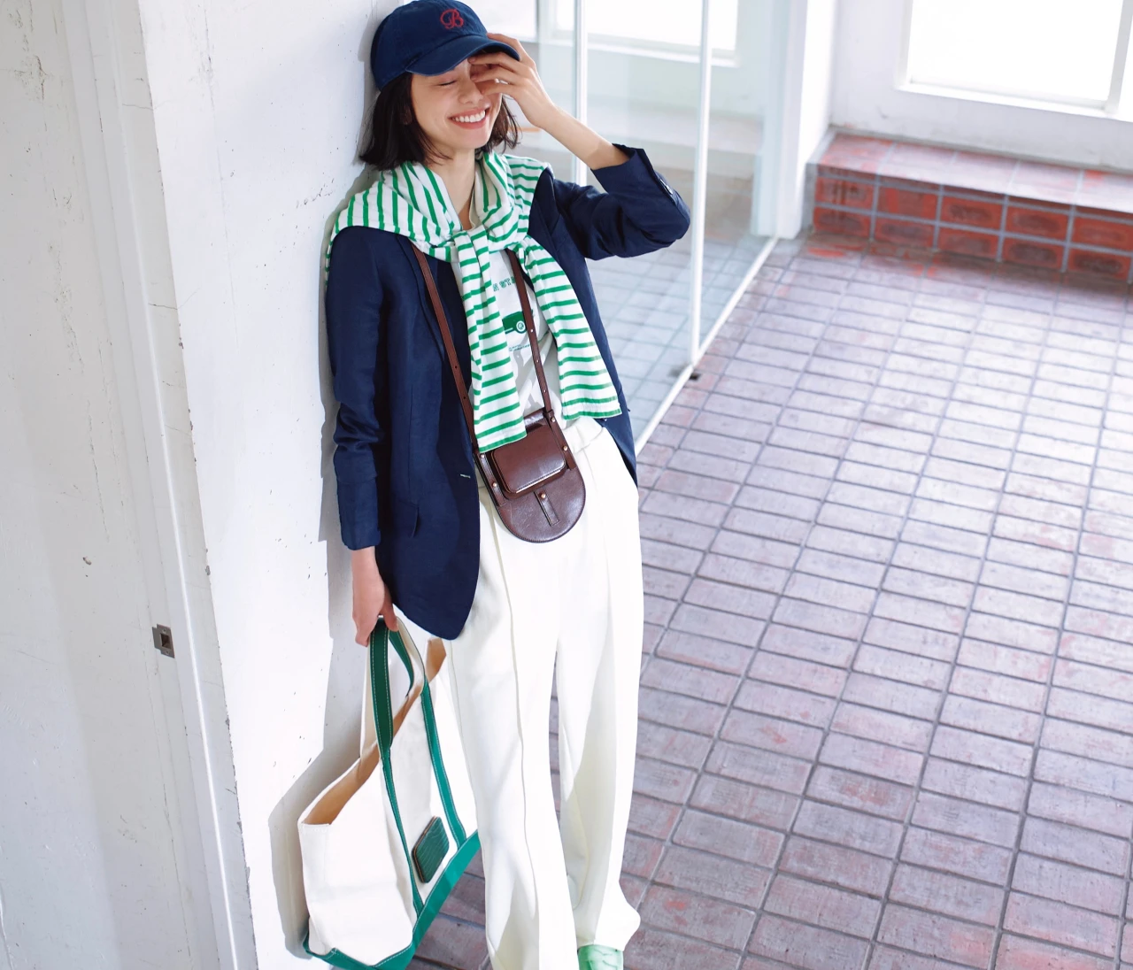 【スポーツミックスコーデ】定番ジャケットをラフな小物で今っぽくアレンジ【BAILA今日のコーデ】