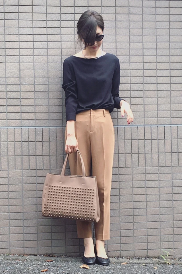 【お仕事服スナップ】ブラック×ベージュ、ハンサムな配色コーデ