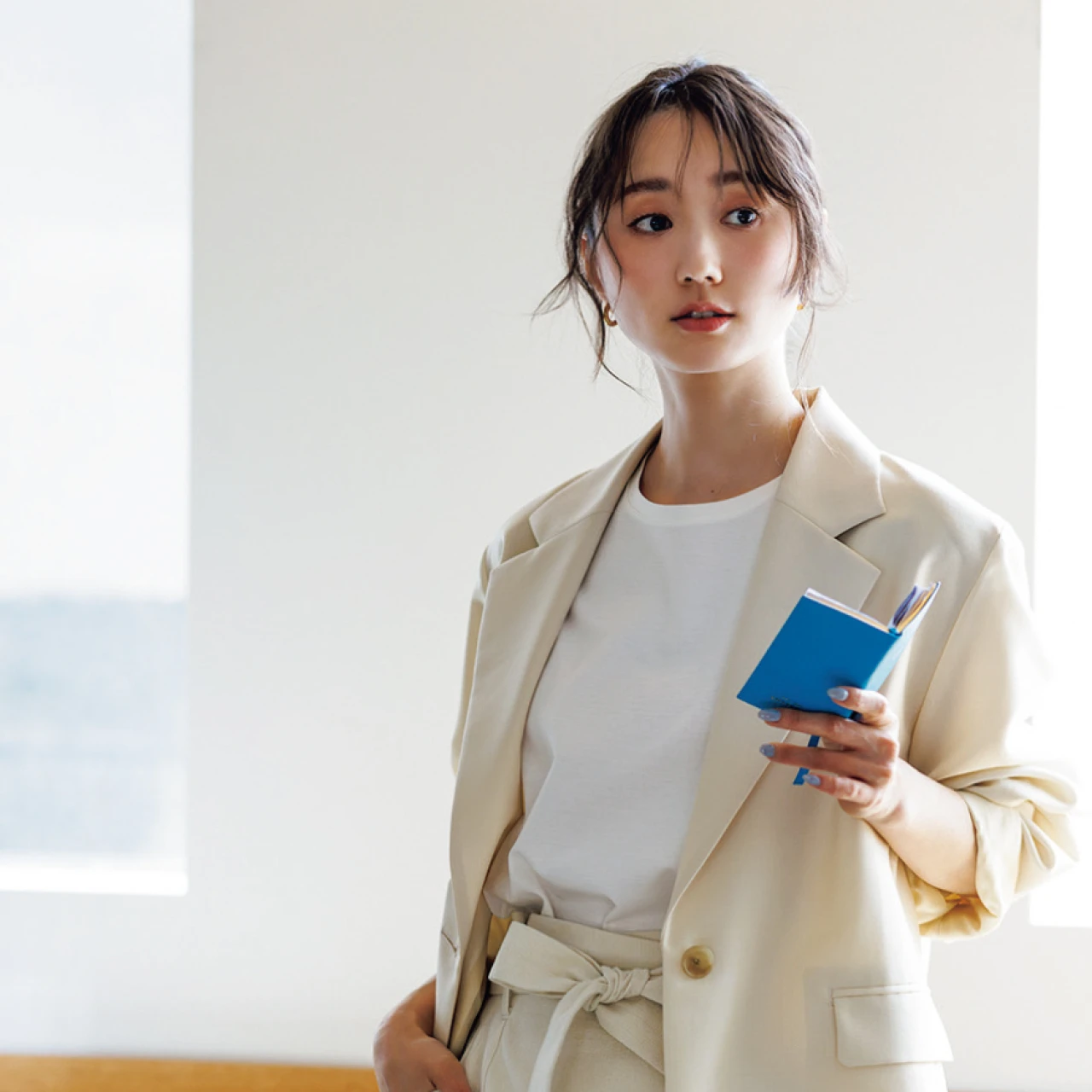 【洒落見えオフィス服着回し】忙しい日も余裕を感じさせる!上品フェミニンな初夏のコーデ