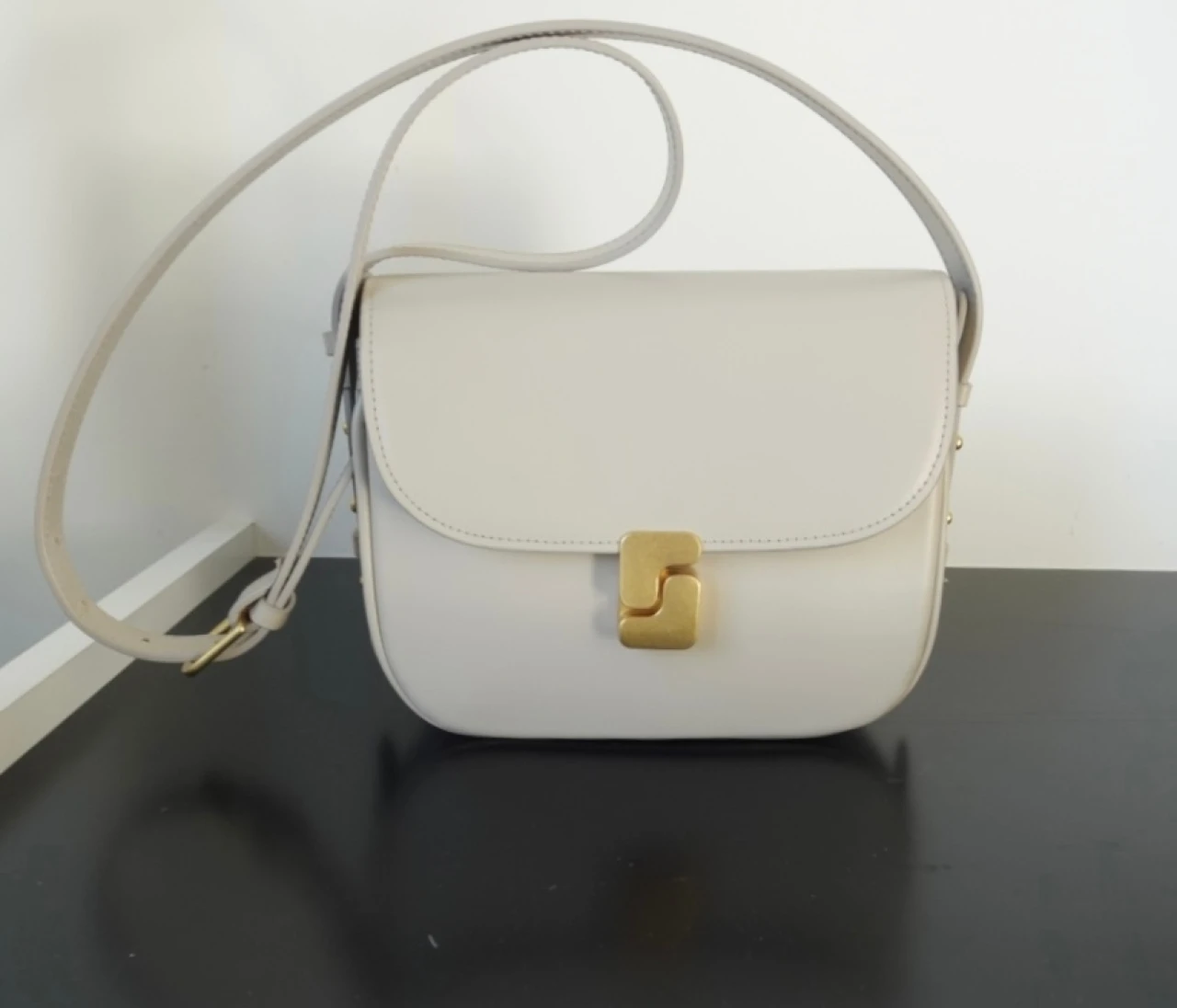 パリで購入した「Soeur（スール）」の白バッグがこの春、大活躍しそうです【エディターズピック】