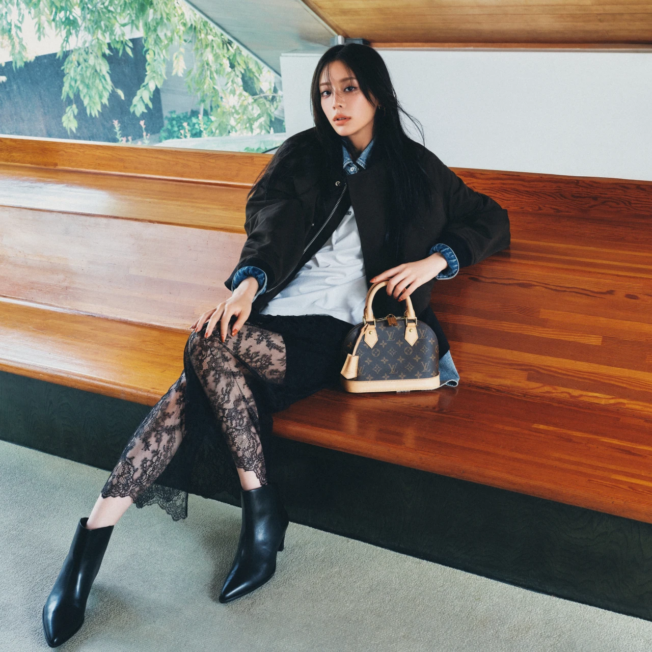 【Louis Vuitton(ルイ・ヴィトン)】貴島明日香が選ぶ“一生もの”ミニバッグ。上品さが際立つ【おすすめハイブランドバッグ&小物7選】