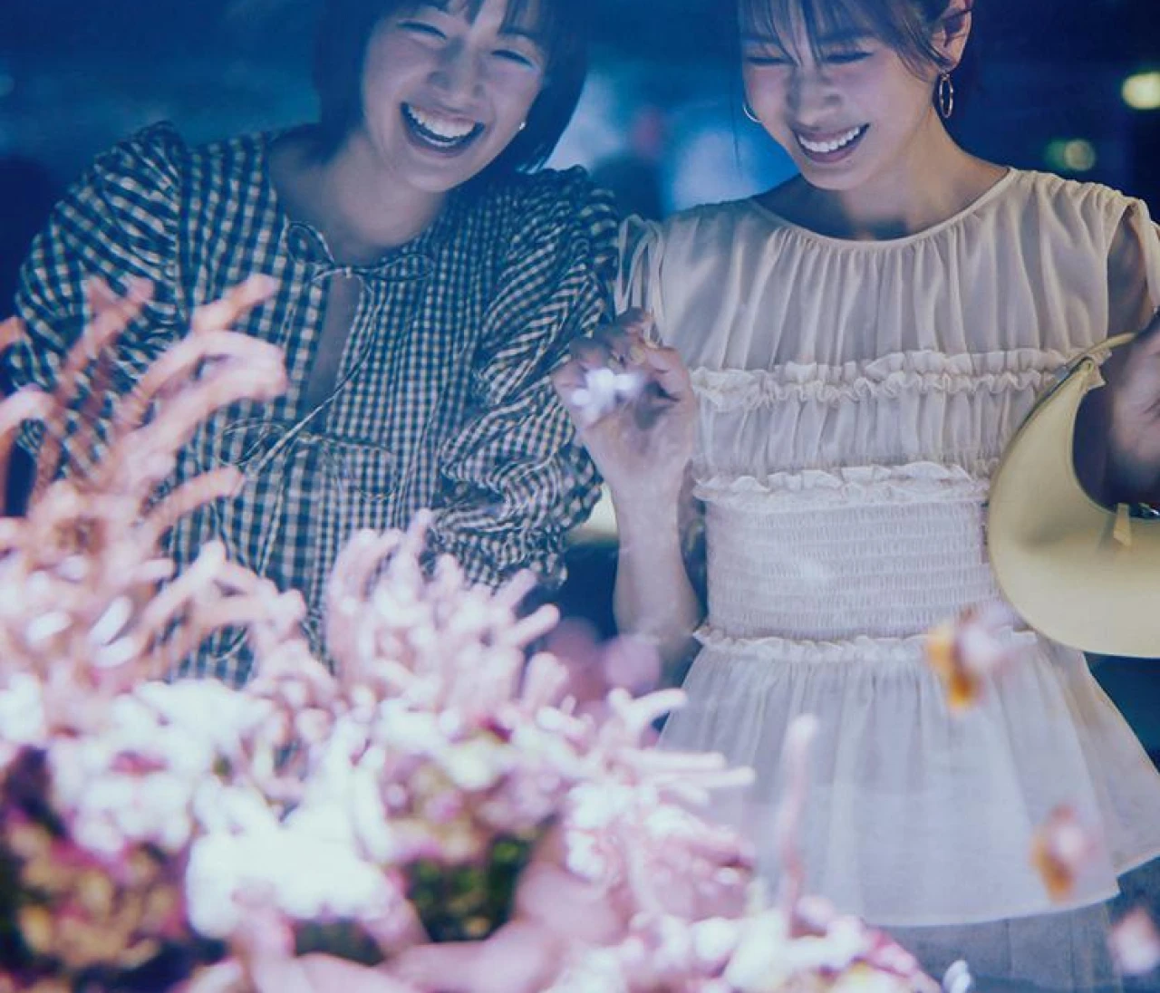 真夏のナイトアウトスポット＆おすすめコーデ（写真）