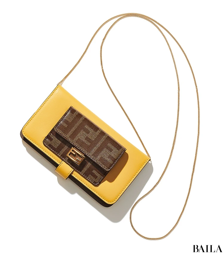 スマホケースもミニポーチも。憧れブランドの小物で秋めきたい!_1_6
