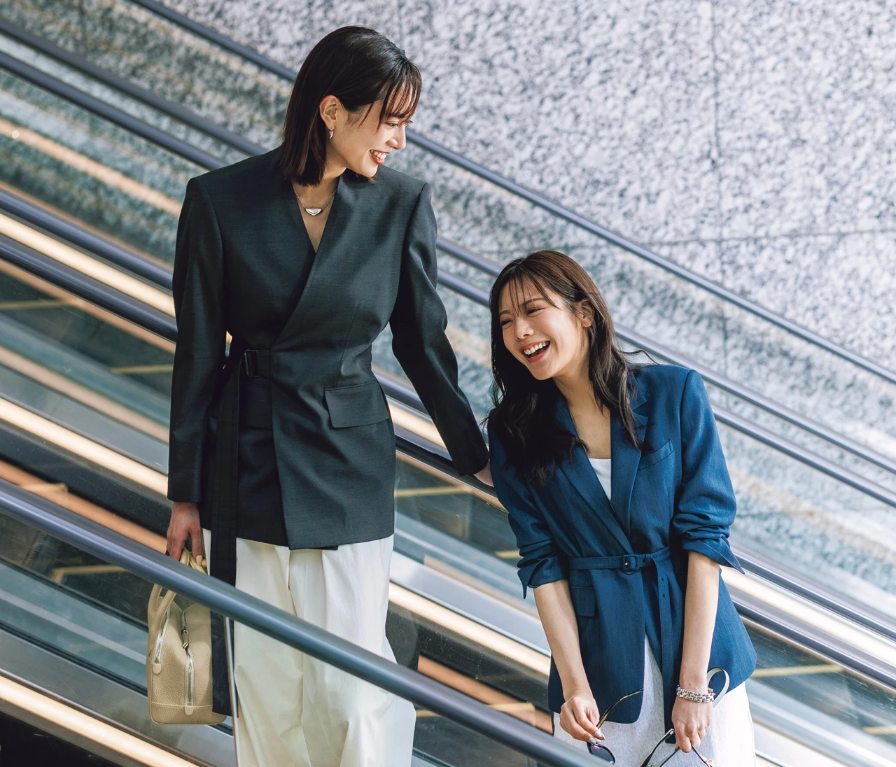 【ジャケットコーデ】最旬ベルトマークでバランス刷新。スタイルアップも同時にかなえて【BAILA今日のコーデ】