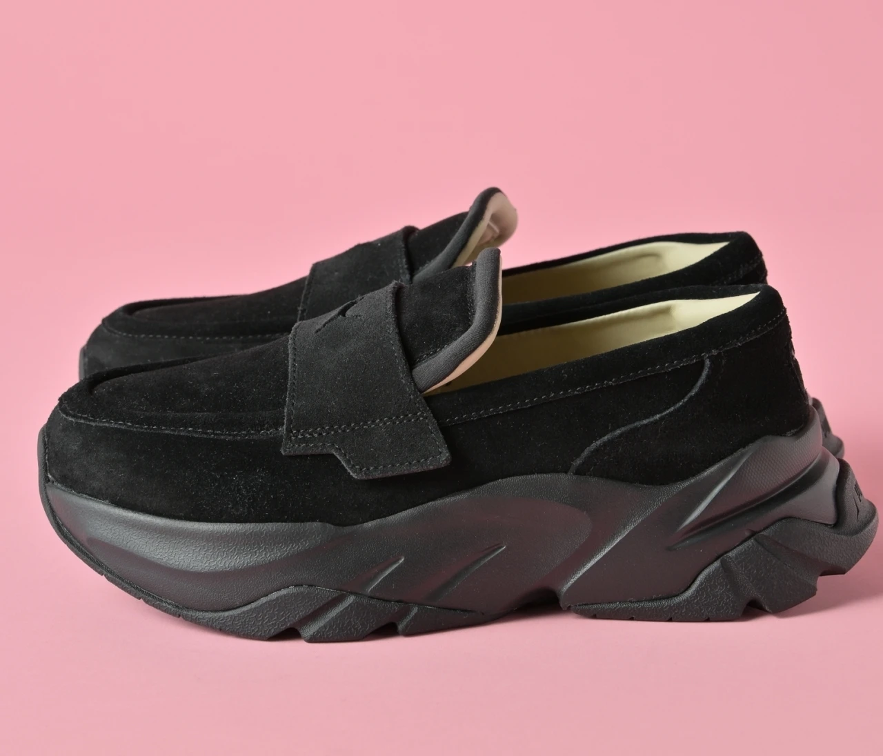 きちんと見えも履き心地も妥協なし！ 「PUMA（プーマ）」のローファースニーカー【きれいめ服に似合う黒スニーカー】