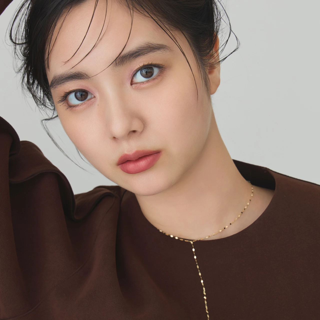 【シャネル秋新色で作る大人のピンクメイク】ヘアメイクアップアーティスト河嶋希さんが2025年秋新色で作るメイクレシピを解説！