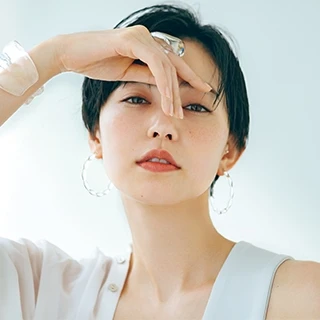 美容パイセンたちに聞きました! 大人の「透明感」の正体って一体何?